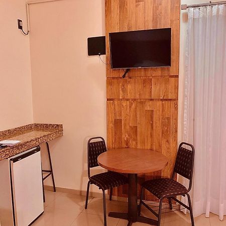 פלמס Victoria Plaza Hotel מראה חיצוני תמונה