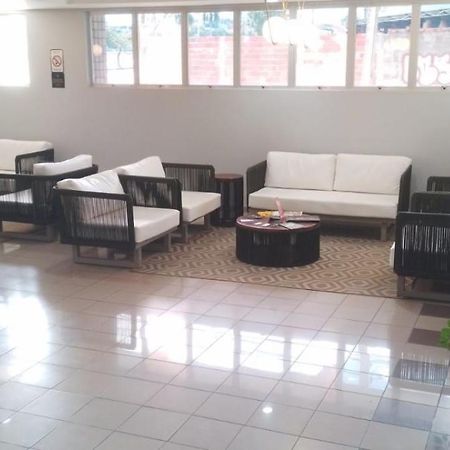 פלמס Victoria Plaza Hotel מראה חיצוני תמונה