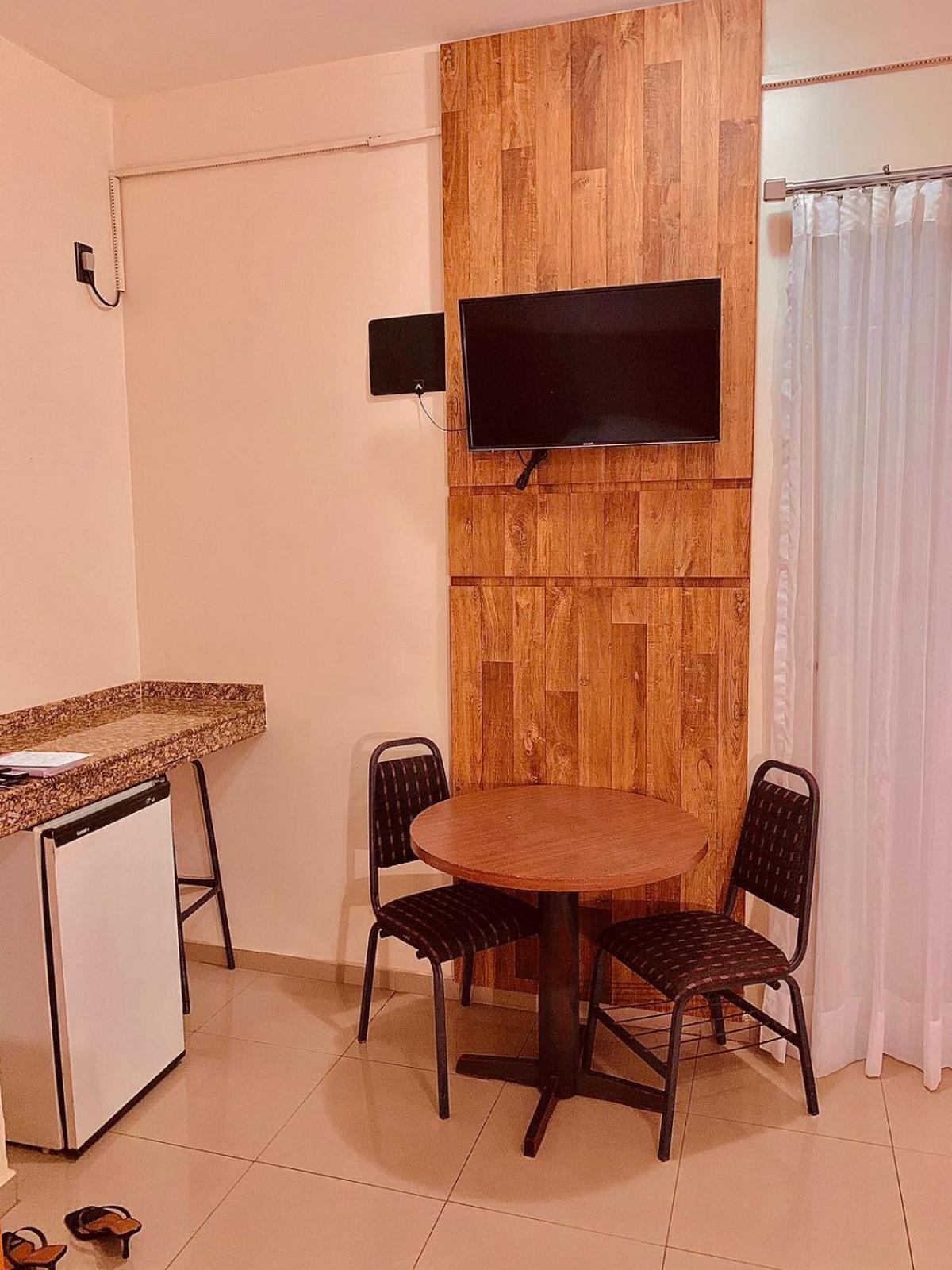 פלמס Victoria Plaza Hotel מראה חיצוני תמונה