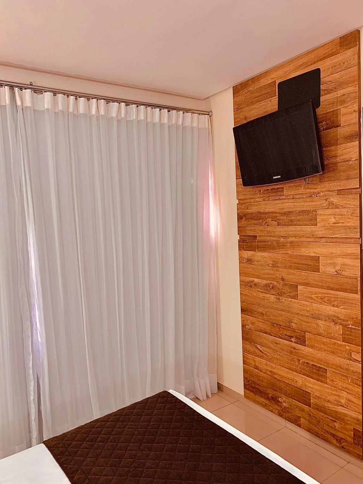 פלמס Victoria Plaza Hotel מראה חיצוני תמונה