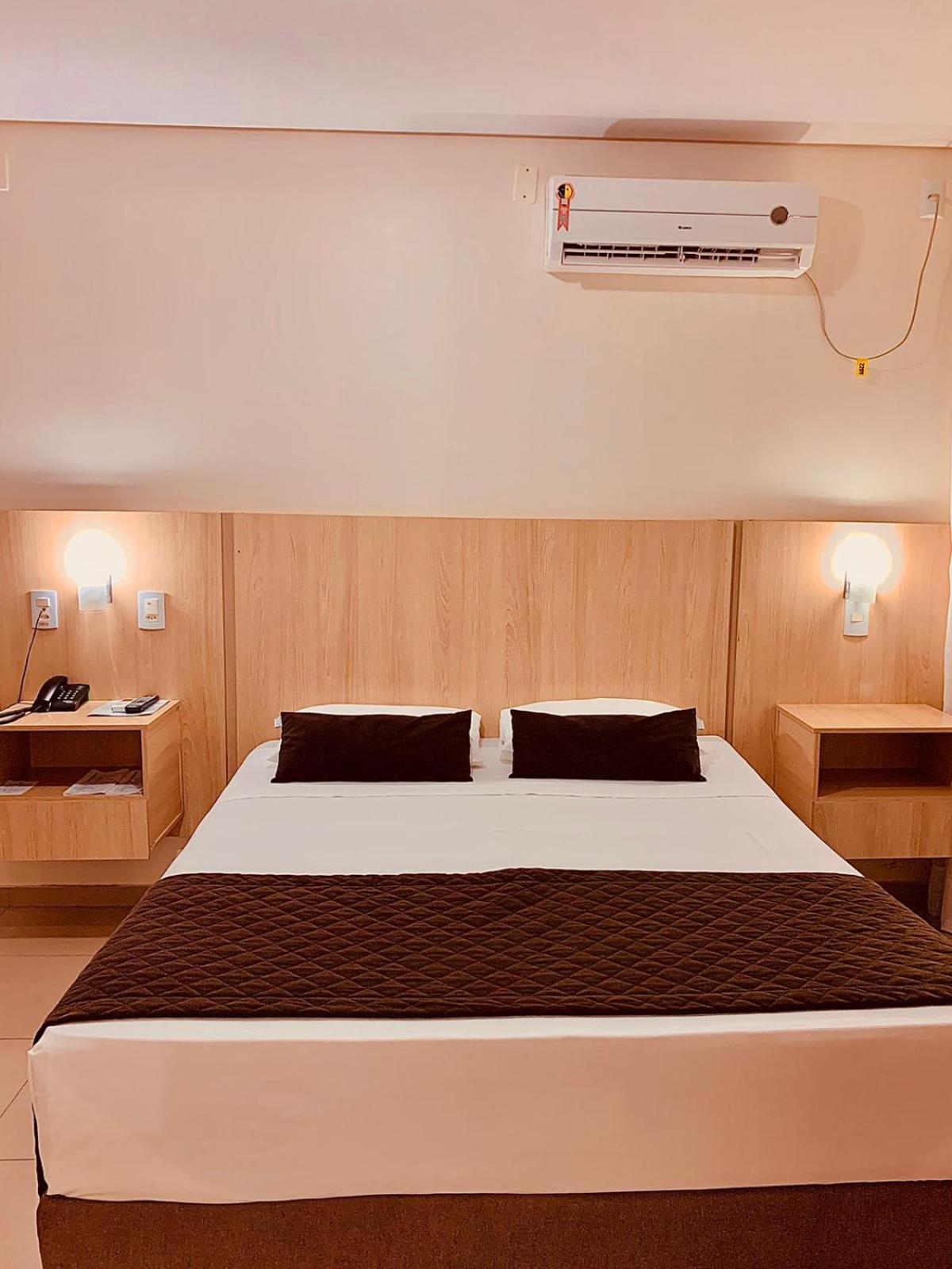 פלמס Victoria Plaza Hotel מראה חיצוני תמונה