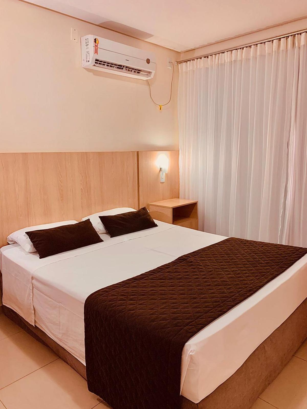 פלמס Victoria Plaza Hotel מראה חיצוני תמונה