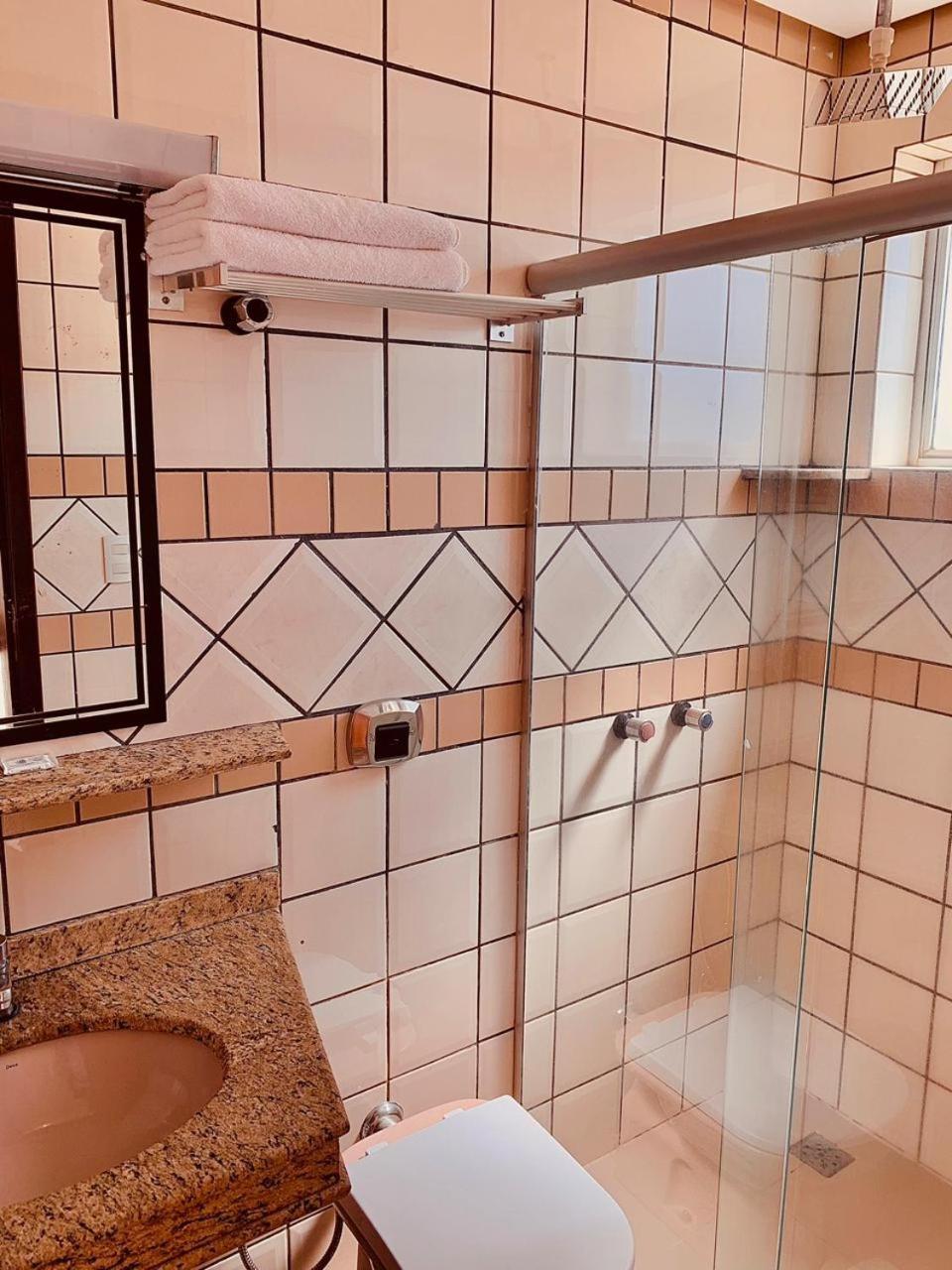 פלמס Victoria Plaza Hotel מראה חיצוני תמונה