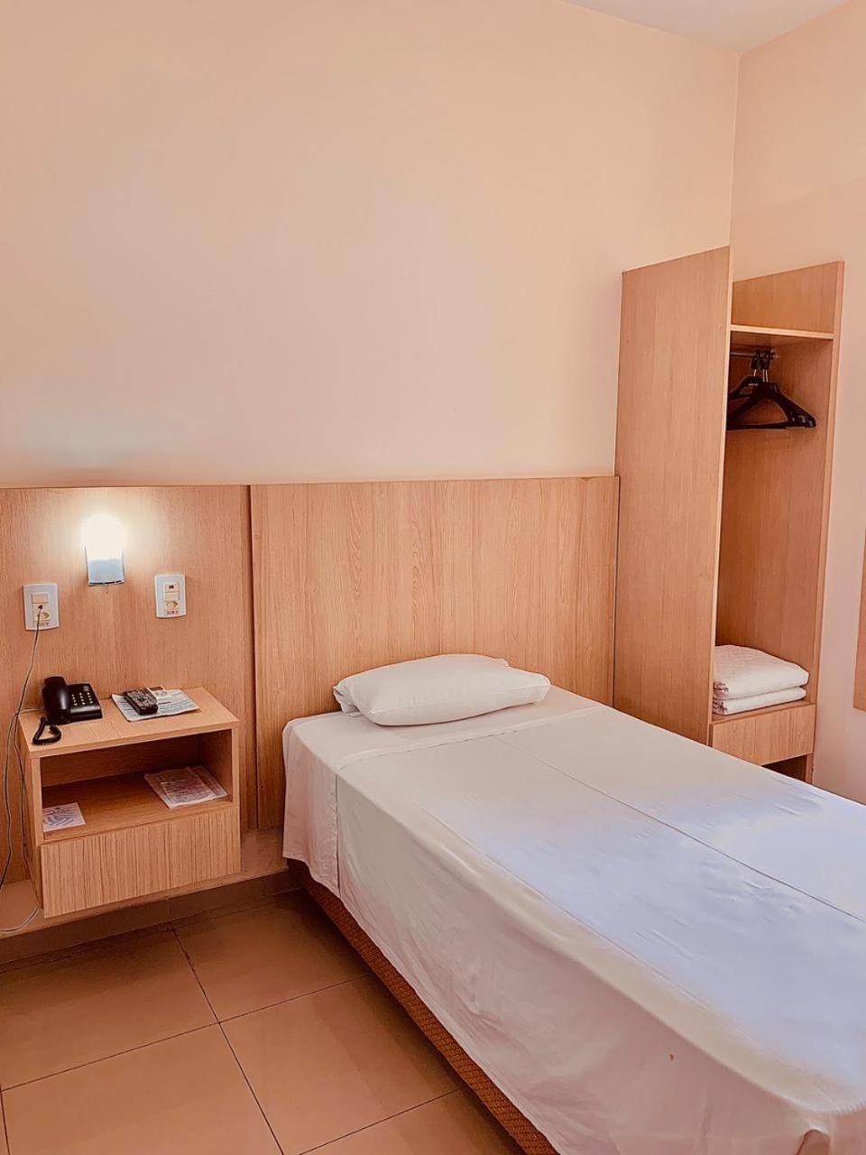 פלמס Victoria Plaza Hotel מראה חיצוני תמונה