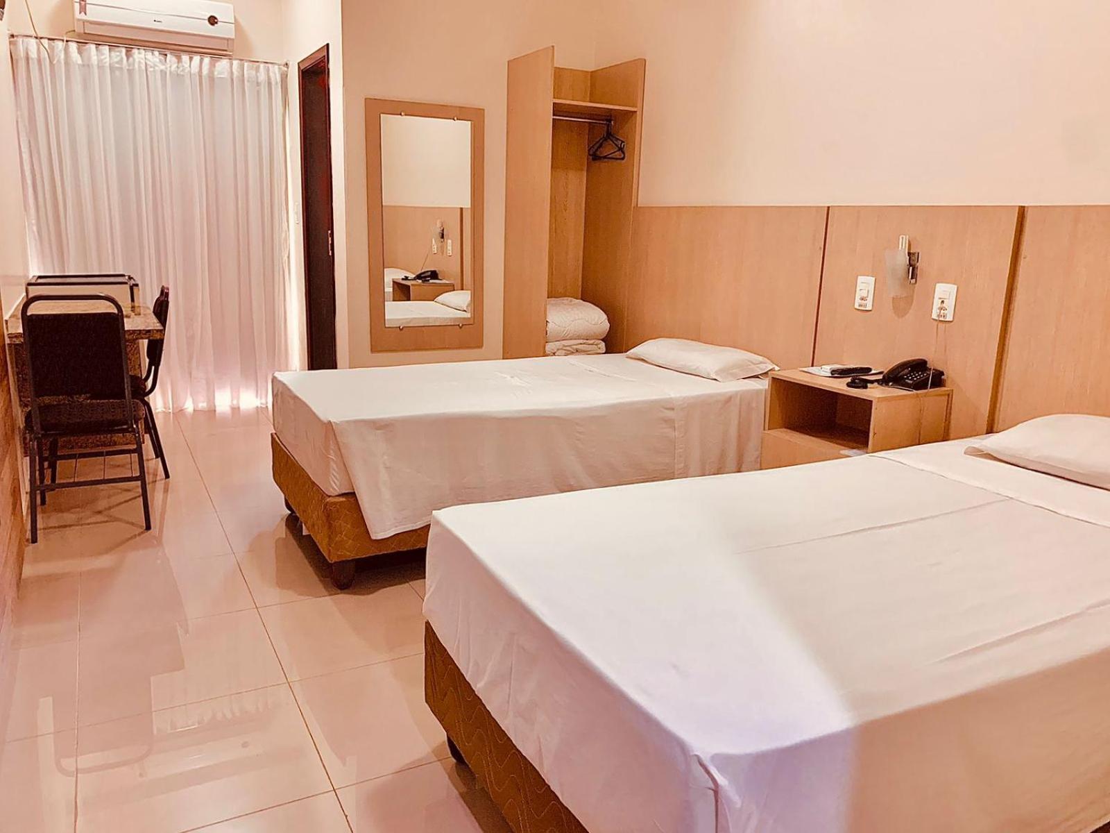 פלמס Victoria Plaza Hotel מראה חיצוני תמונה