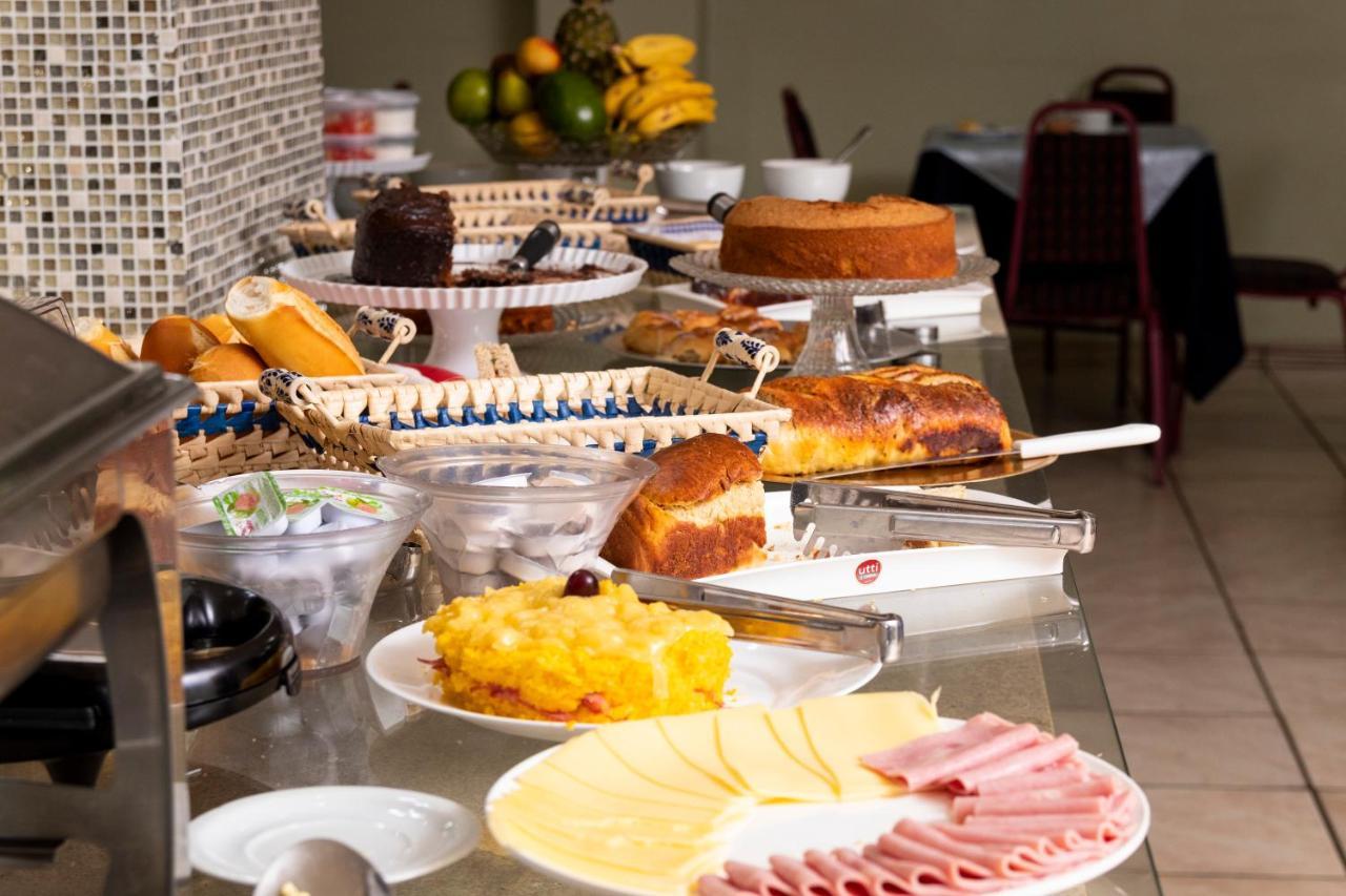 פלמס Victoria Plaza Hotel מראה חיצוני תמונה
