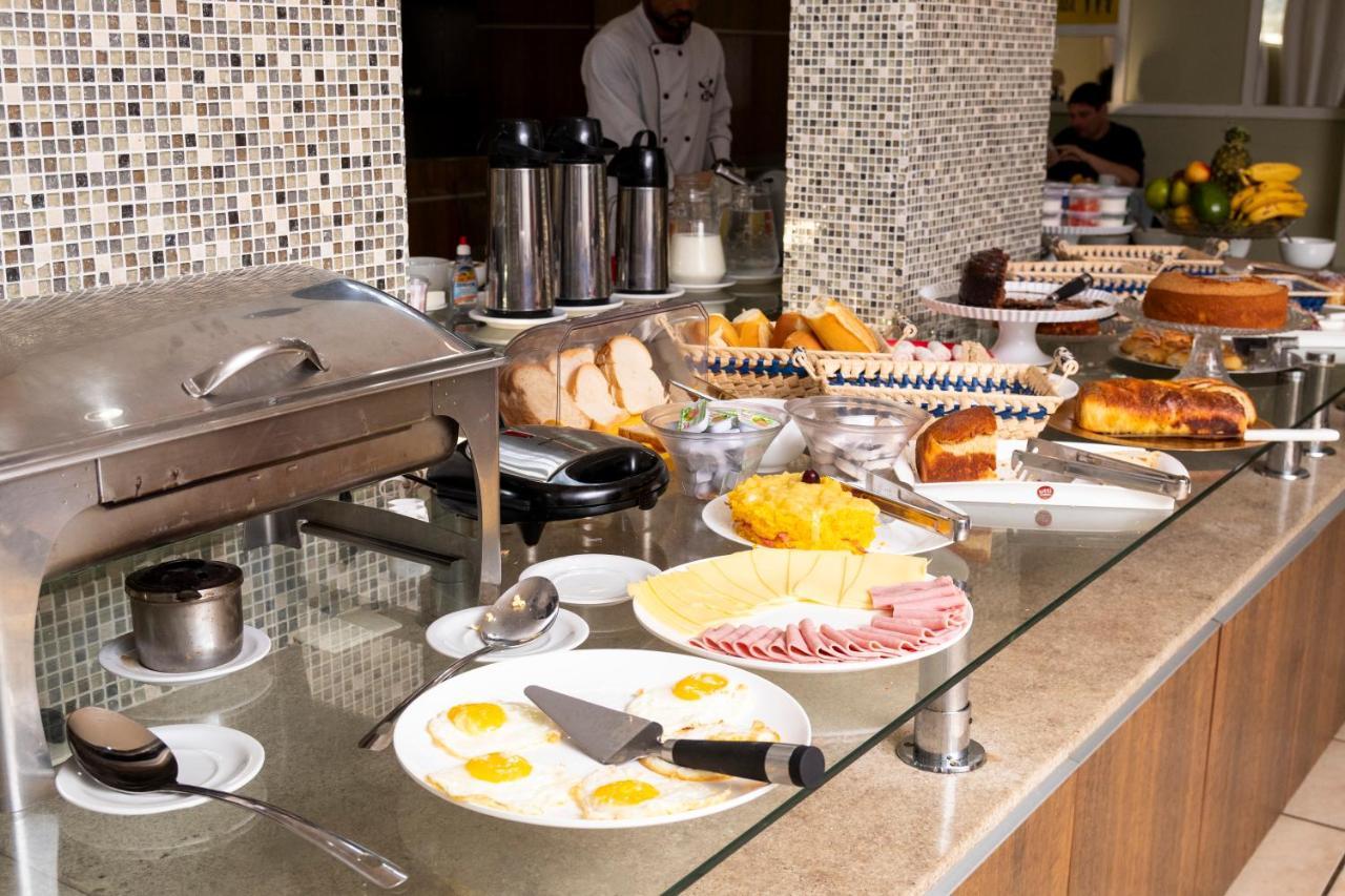 פלמס Victoria Plaza Hotel מראה חיצוני תמונה